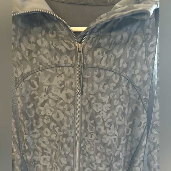 Lululemon Hooded Define Jacket - Picture 4 of 6